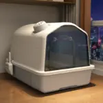 Enclosed Odor-Control Litter Box